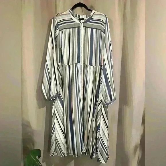 Women’s Torrid Striped Dress - Picture 1 of 10